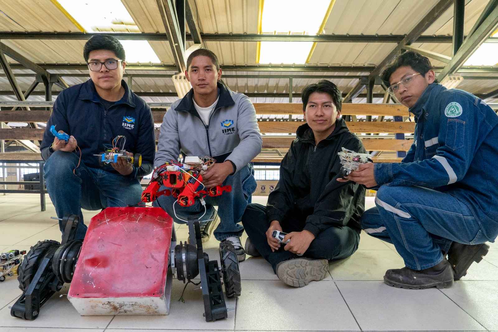 La UMSA acerca la ingeniería a niños y adolescentes con un curso de robótica